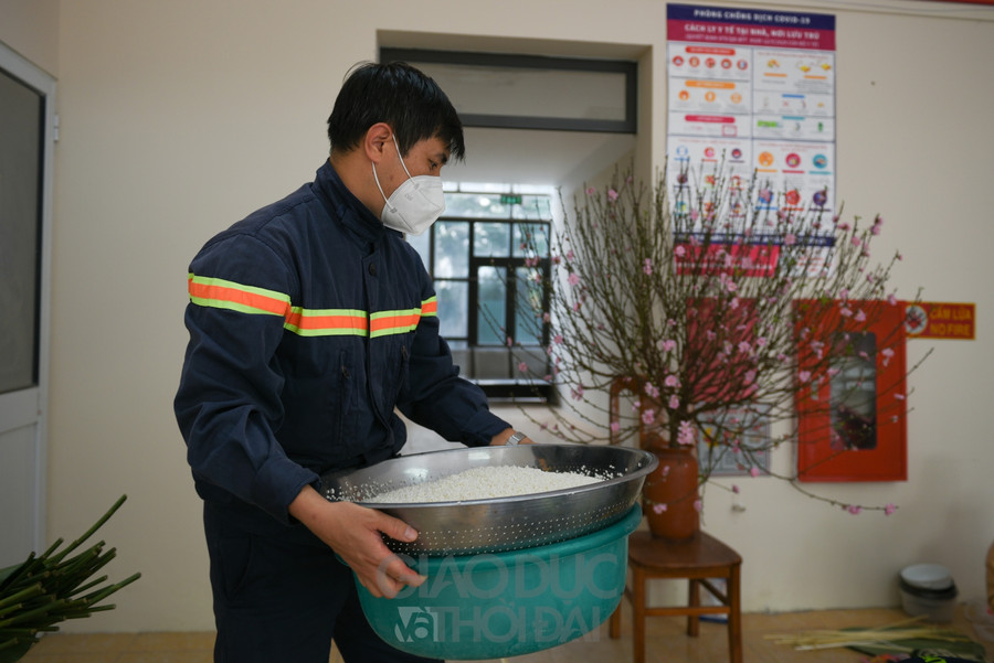 Ngay từ sớm những nguyên vật liệu đã được CBCS chuẩn bị đầy đủ.