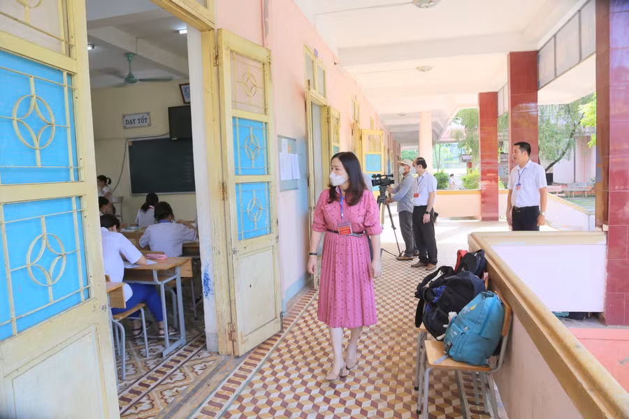 Lãnh đạo Sở GD&amp;ĐT yêu cầu cán bộ coi thi đề cao tinh thần trách nhiệm, làm tốt nhiệm vụ.