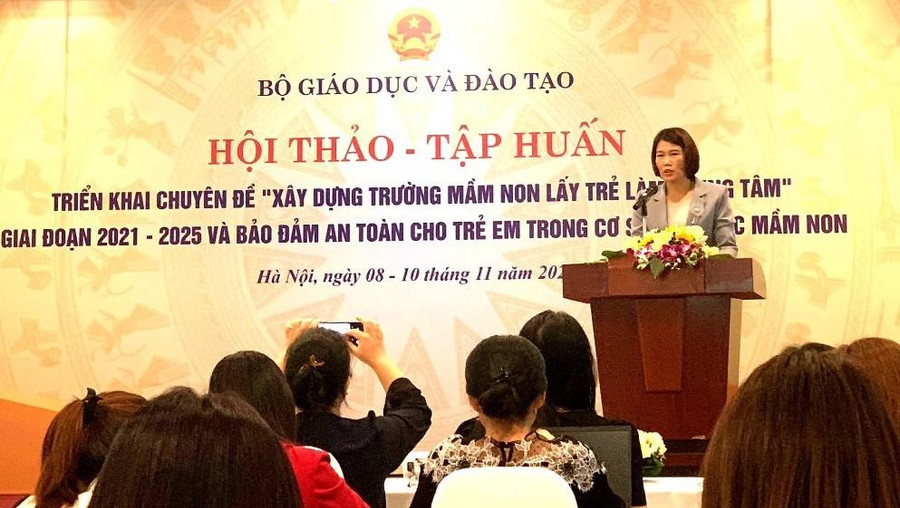 Phó Vụ trưởng Hoàng Thị Dinh phát biểu tại chương trình tập huấn. Phó Vụ trưởng Hoàng Thị Dinh phát biểu tại chương trình tập huấn.