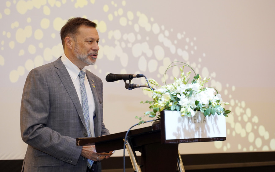 Ông Andrew Goledzinowski – Đại sứ Đặc mệnh toàn quyền Australia tại Việt Nam phát biểu tại sự kiện đầu tiên thuộc chuỗi Hội thảo Xúc tiến Thương mại Giáo dục, Văn hóa và Ẩm thực Australia 2023 - ngày 27/3 ở Hà Nội. Ông Andrew Goledzinowski – Đại sứ Đặc mệnh toàn quyền Australia tại Việt Nam phát biểu tại sự kiện đầu tiên thuộc chuỗi Hội thảo Xúc tiến Thương mại Giáo dục, Văn hóa và Ẩm thực Australia 2023 - ngày 27/3 ở Hà Nội.