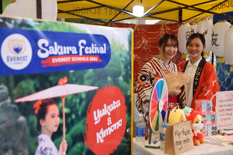 Các gian hàng giới thiệu văn hóa Nhật Bản tại Lễ hội.