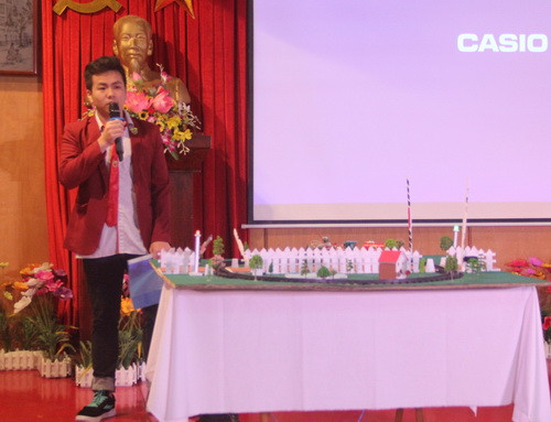Đại diện thành viên trong nhóm báo cáo sản phẩm tại Ngày hội “Tuổi trẻ sáng tạo”, Tổng kết Hội thi “Chúng tôi trải nghiệm- Chúng tôi sáng tạo” của học sinh Trường THCS, THPT Nguyễn Bỉnh Khiêm Đại diện thành viên trong nhóm báo cáo sản phẩm tại Ngày hội “Tuổi trẻ sáng tạo”, Tổng kết Hội thi “Chúng tôi trải nghiệm- Chúng tôi sáng tạo” của học sinh Trường THCS, THPT Nguyễn Bỉnh Khiêm