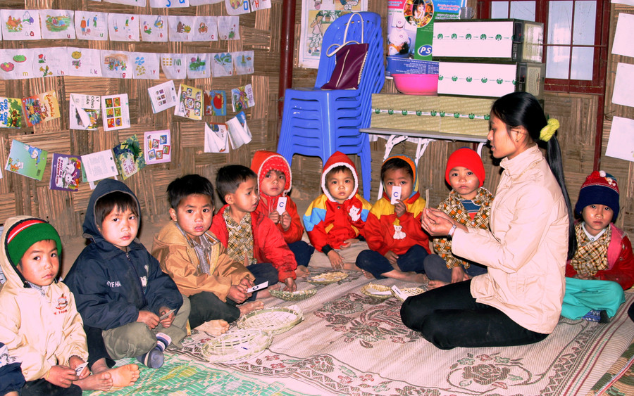 Cô trò trường mầm non xã miền núi Đại Dực, huyện Tiên Yên