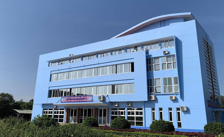 Trường Đại học Quảng Bình được đầu tư cơ sở vật chất đồng bộ. Ảnh: H.Sâm Trường Đại học Quảng Bình được đầu tư cơ sở vật chất đồng bộ. Ảnh: H.Sâm