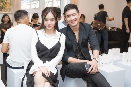 Em gái Angela Phương Trinh nhỏ bé, ngây thơ bên chị gái hơn 1 tuổi - Ảnh 7 Em gai Angela Phuong Trinh nho be, ngay tho ben chi gai hon 1 tuoi - Anh 7