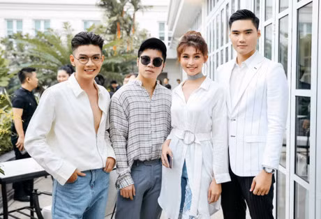 Em gai Angela Phuong Trinh nho be, ngay tho ben chi gai hon 1 tuoi - Anh 12