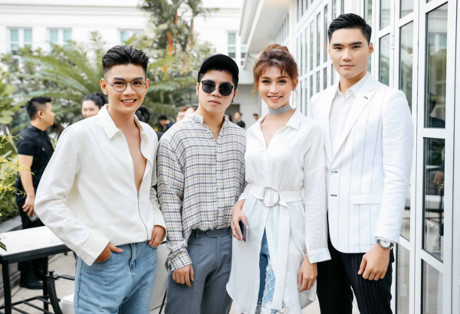 Em gái Angela Phương Trinh nhỏ bé, ngây thơ bên chị gái hơn 1 tuổi - Ảnh 12 Em gai Angela Phuong Trinh nho be, ngay tho ben chi gai hon 1 tuoi - Anh 12