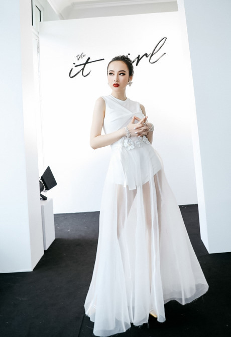 Em gái Angela Phương Trinh nhỏ bé, ngây thơ bên chị gái hơn 1 tuổi - Ảnh 1 Em gai Angela Phuong Trinh nho be, ngay tho ben chi gai hon 1 tuoi - Anh 1