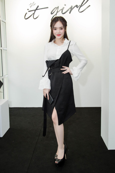 Em gái Angela Phương Trinh nhỏ bé, ngây thơ bên chị gái hơn 1 tuổi - Ảnh 3 Em gai Angela Phuong Trinh nho be, ngay tho ben chi gai hon 1 tuoi - Anh 3