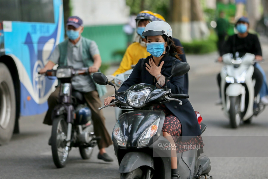 Trong buổi sáng ngày hôm nay, nhiều người sẽ cảm nhận được rõ rệt gió mùa về tại Hà Nội.