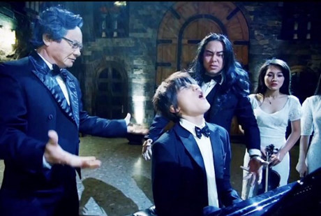 Những scandal vô lễ dậy sóng dư luận ở showbiz Việt - Ảnh 2 Nhung scandal vo le day song du luan o showbiz Viet - Anh 2