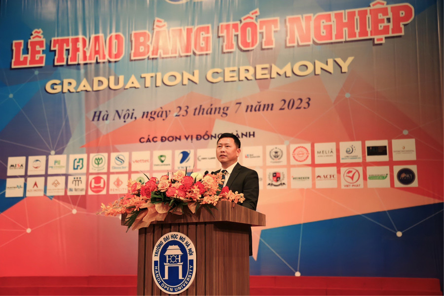 TS Trần Văn Đạt – Quyền Vụ trưởng Vụ Giáo dục chính trị và Công tác Học sinh, sinh viên (Bộ GD&ĐT) phát biểu tại buổi lễ. TS Trần Văn Đạt – Quyền Vụ trưởng Vụ Giáo dục chính trị và Công tác Học sinh, sinh viên (Bộ GD&ĐT) phát biểu tại buổi lễ.
