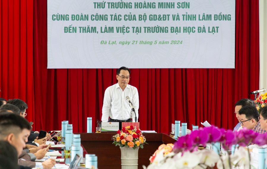 Thứ trưởng Bộ GD&ĐT Hoàng Minh Sơn phát biểu. (Ảnh: BH)