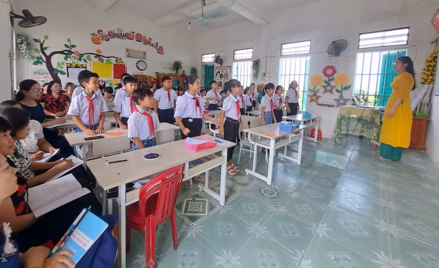 Tiết học Lịch sử - Địa lý có tích hợp nội dung giáo dục địa phương được thực hiện tại Hội thảo.