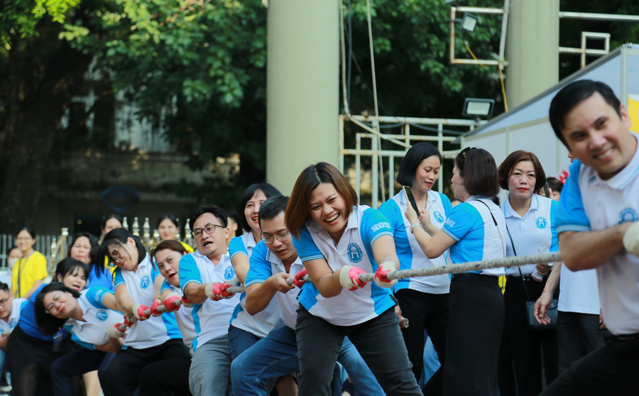 Các cán bộ, giảng viên Trường ĐH Mở Hà Nội 'dạy nhiệt tình, chơi hết mình'. Các cán bộ, giảng viên Trường ĐH Mở Hà Nội 'dạy nhiệt tình, chơi hết mình'.