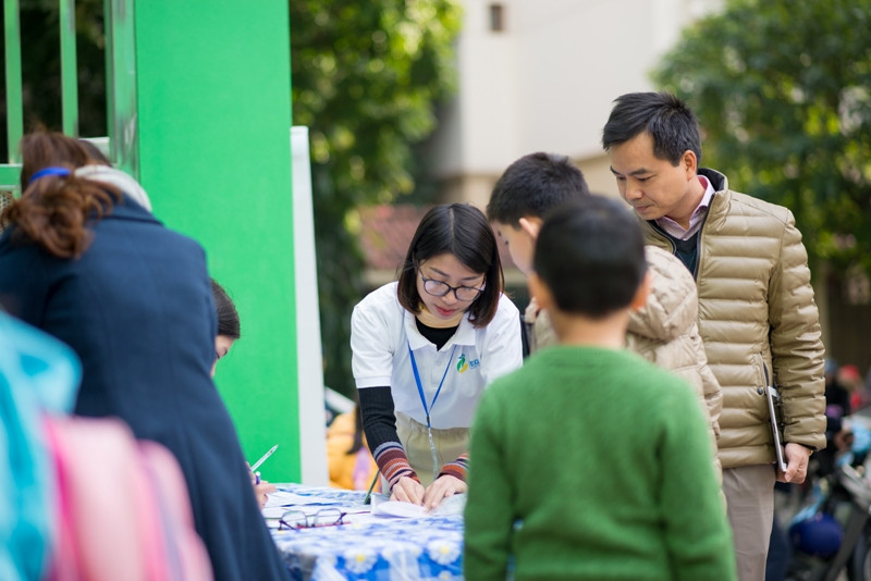 Thí sinh tại điểm thi trường TH Lomonoxop Thí sinh tại điểm thi trường TH Lomonoxop