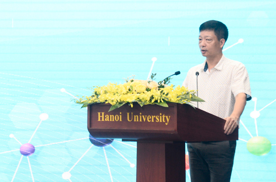 Phó hiệu trưởng Lương Ngọc Minh khẳng định nhà trường sẽ đồng hành cũng các bạn để đi đến thành công.