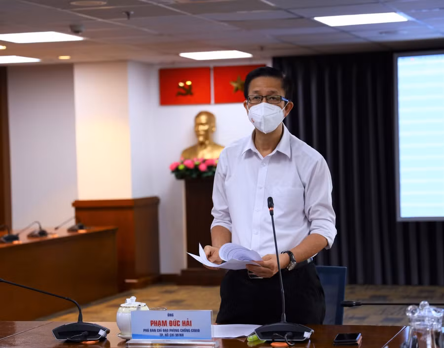 Ông Phạm Đức Hải, Phó Ban chỉ đạo phòng, chống dịch COVID-19 TP Hồ Chí Minh phát biểu tại cuộc họp.