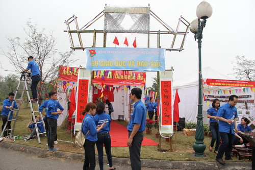 Rực rỡ sắc màu hội trại ảnh 1