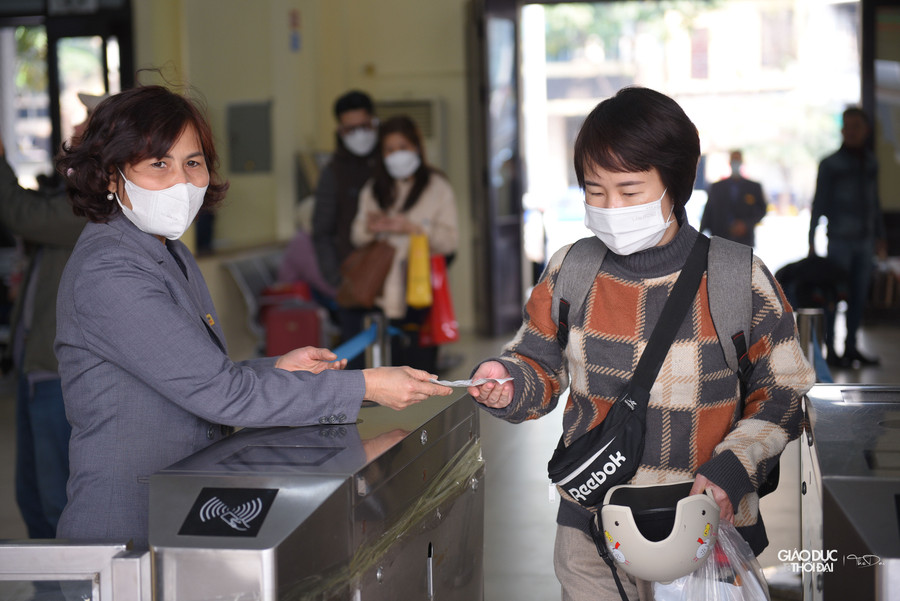 Để tập trung cho công tác chạy tàu khách phục vụ nhu cầu đi lại của nhân dân, trong những ngày nghỉ Tết tổng công ty tạm dừng việc tổ chức chạy tàu hàng. Để tập trung cho công tác chạy tàu khách phục vụ nhu cầu đi lại của nhân dân, trong những ngày nghỉ Tết tổng công ty tạm dừng việc tổ chức chạy tàu hàng.