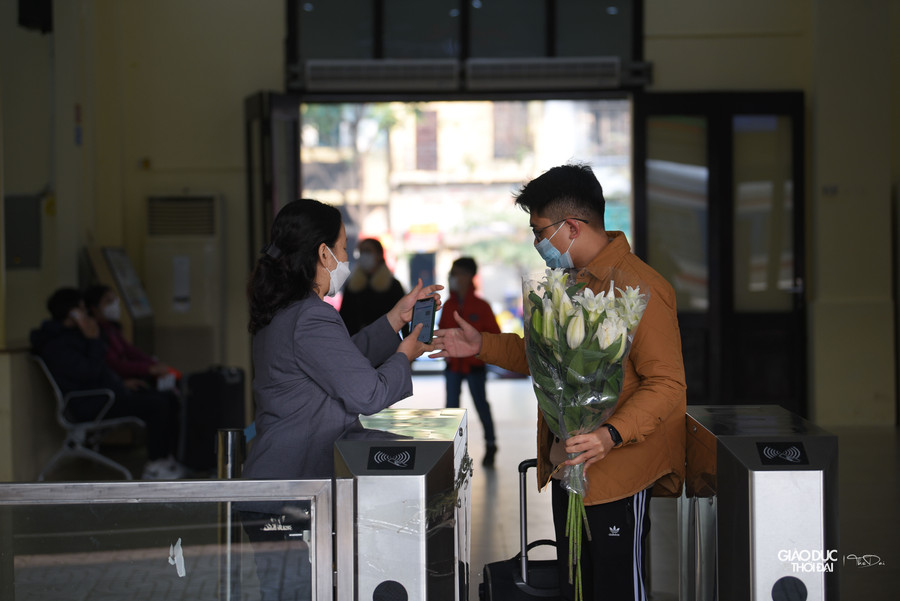 Những bó hoa tươi được chuẩn bị kỹ càng để mang về ngôi nhà thân yêu. Những bó hoa tươi được chuẩn bị kỹ càng để mang về ngôi nhà thân yêu.