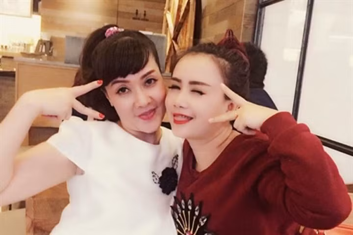 Nghệ sĩ Vân Dung dính nghi án mang thai khi hội ngộ bà bầu Hoàng Yến