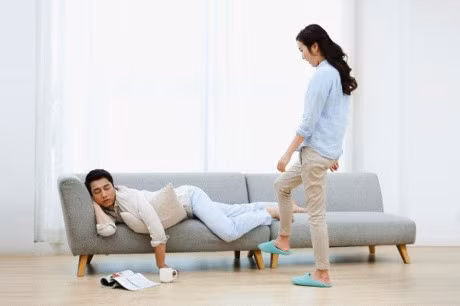 Chieu chong la dung, nhung theo cach nay thi chang khac gi day hon nhan xuong vuc tham! - Anh 2