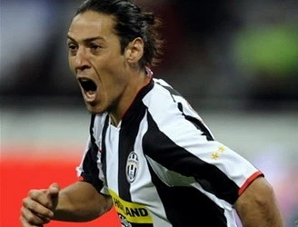 Mauro Camoranesi muốn ở lại Juventus