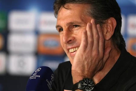 HLV Claude Puel thừa nhận Bayern đã thi đấu trên cơ so với các học trò của mình 4.jpg