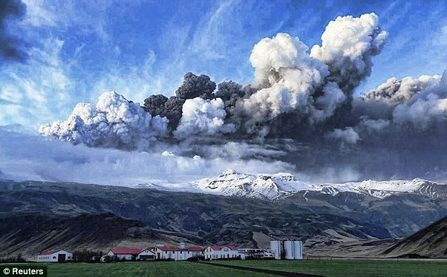 Núi lửa ở Iceland che khuất bầu trời Anh