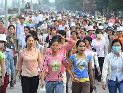 Doanh nghiệp không dám mạo hiểm đầu tư, sản xuất vì đồng vốn chịu lãi suất cao, chi phí đầu vào như lương công nhân, nguyên liêu đều tăng, trong khi đó sức mua lại giảm... (Ảnh minh họa, internet)