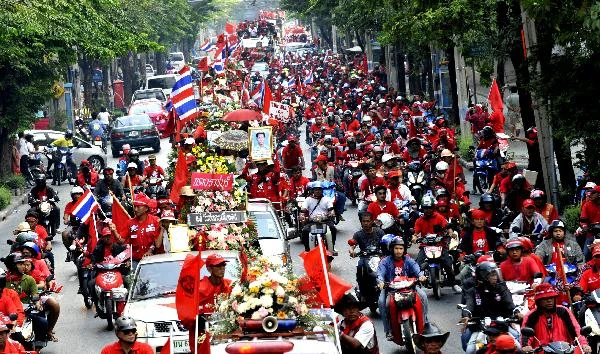 Thái Lan: &quot;Áo Đỏ&quot; lại biểu tình cùng… người chết