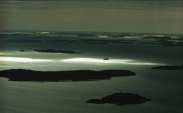 The Archipelago Sea in Finland comprises about 40,000 islands. This sea area is suffering from the progress of eutrophication, which means the pollution stimulates the excessive growth of algae. The resulting lack of oxygen in water will harm the wild marine life. The global climate change may intensify the eutrophication and hence to damage the biodiversity