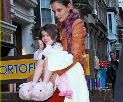 Suri Cruise làm điệu