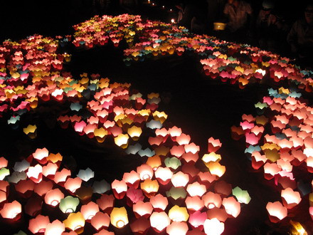 Đại lễ cầu siêu dự kiến sẽ có những hoạt động: Lễ thả hoa, tưởng niệm, cầu siêu cho các Liệt sĩ đã hy sinh tại Trường Sa; Lễ khánh thành chùa Việt Nam...(Ảnh minh hoạ, internet) Đại lễ cầu siêu dự kiến sẽ có những hoạt động: Lễ thả hoa, tưởng niệm, cầu siêu cho các Liệt sĩ đã hy sinh tại Trường Sa; Lễ khánh thành chùa Việt Nam...(Ảnh minh hoạ, internet)