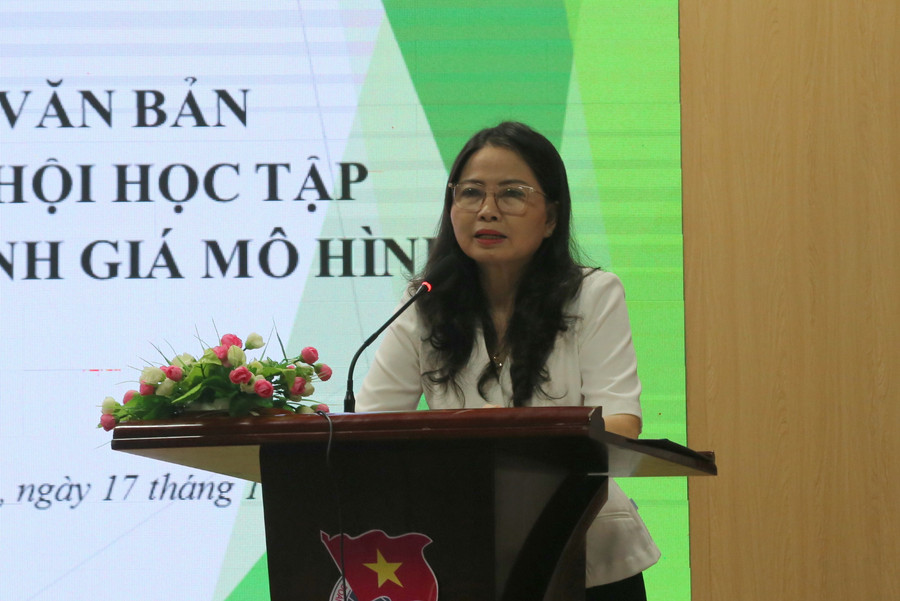 Bà Dương Thị Hải Yến - Chủ tịch Hội khuyến học Quảng Trị nói, xây dựng mô hình Công dân học tập nhằm khuyến khích mọi người tham gia học tập, phát minh sáng chế. Bà Dương Thị Hải Yến - Chủ tịch Hội khuyến học Quảng Trị nói, xây dựng mô hình Công dân học tập nhằm khuyến khích mọi người tham gia học tập, phát minh sáng chế.