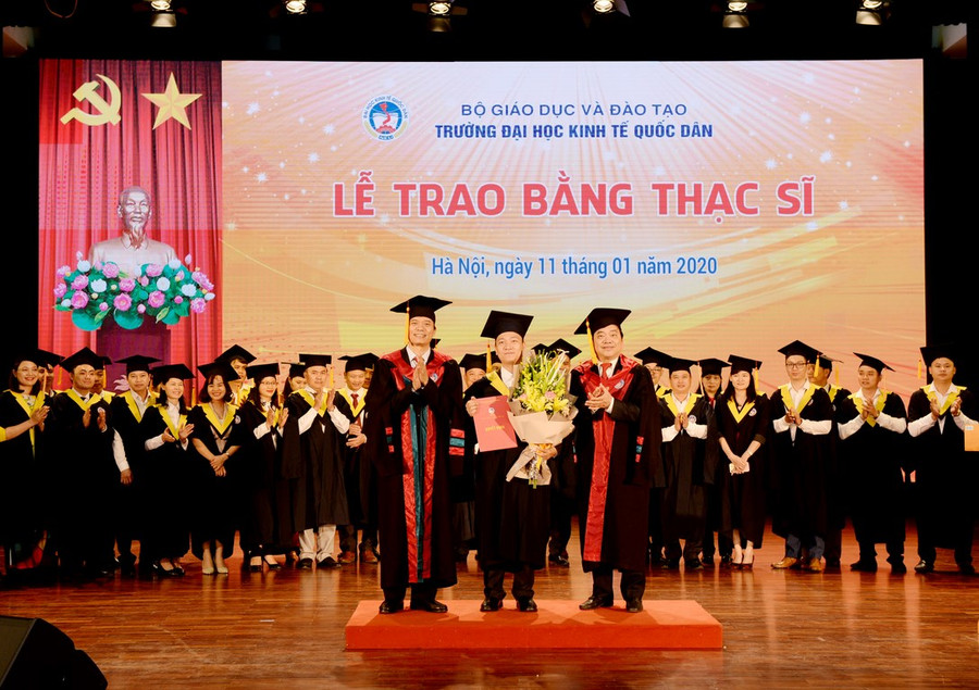 Trường ĐH Kinh tế Quốc dân: Hơn 1.200 tân thạc sĩ nhận bằng tốt nghiệp