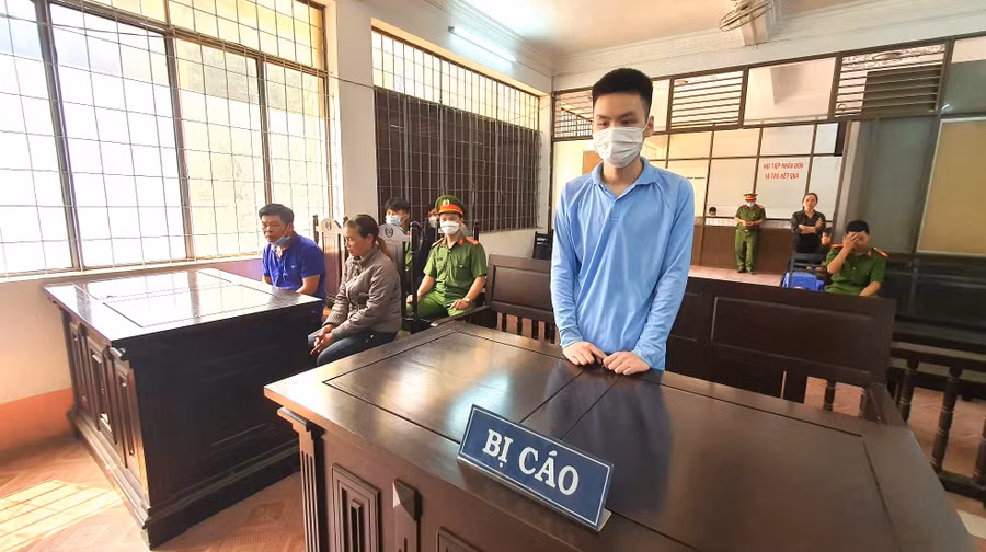 Bị cáo Vi Hoàng Lâm tại phiên xét xử sơ thẩm (ảnh: SĐ).