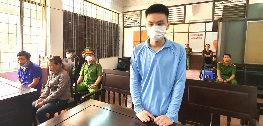 Với hành vi "Mua bán người dưới 16 tuổi", Vi Hoàng Lâm bị kết án 11 năm tù (ảnh: SĐ). Với hành vi "Mua bán người dưới 16 tuổi", Vi Hoàng Lâm bị kết án 11 năm tù (ảnh: SĐ).