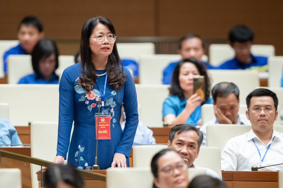 PGS.TS Phạm Thị Huyền phát biểu tại Diễn đàn Người Lao động năm 2023 với chủ đề “Hoàn thiện chính sách, pháp luật liên quan đến người lao động và tổ chức Công đoàn”. PGS.TS Phạm Thị Huyền phát biểu tại Diễn đàn Người Lao động năm 2023 với chủ đề “Hoàn thiện chính sách, pháp luật liên quan đến người lao động và tổ chức Công đoàn”.