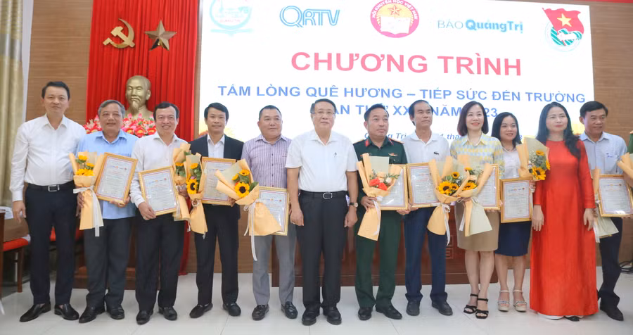 Ban tổ chức ghi nhận sự đóng góp, hỗ trợ của các cơ quan, doanh nghiệp.