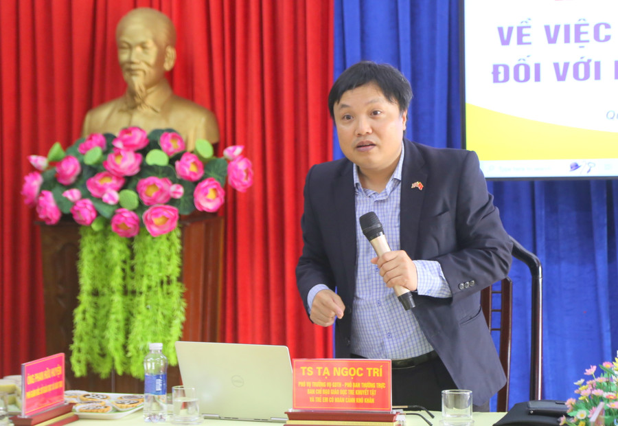 TS Tạ Ngọc Trí nhấn mạnh, việc xây dựng kế hoạch giáo dục cá nhân cho học sinh khuyết tật là yêu cầu bắt buộc. TS Tạ Ngọc Trí nhấn mạnh, việc xây dựng kế hoạch giáo dục cá nhân cho học sinh khuyết tật là yêu cầu bắt buộc.