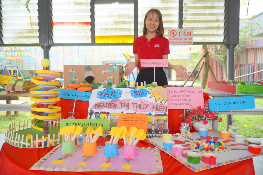 Các sản phẩm được làm khéo léo có tính thẩm mỹ, màu sắc hấp dẫn.