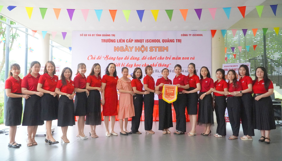 Tham gia ngày hội STEM năm học 2022-2023, gồm 42 sản phẩm thuộc 6 nhóm lĩnh vực.