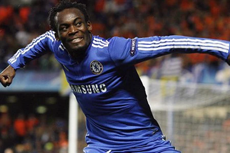 Michael Essien ở lại Chelsea đến năm 2015