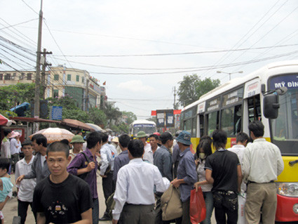 Nhiều tỉnh giảm, miễn vé xe buýt cho thí sinh thi ĐH, CĐ