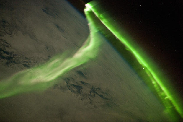 Những khoảnh khắc ấn tượng trong tuần ảnh 5 This NASA image shows the Aurora Australis observed from the International Space Station on May 29, 2010