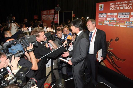 HLV Joachim Low: Chúng tôi vẫn có thể thi đấu tốt hơn (Clip)