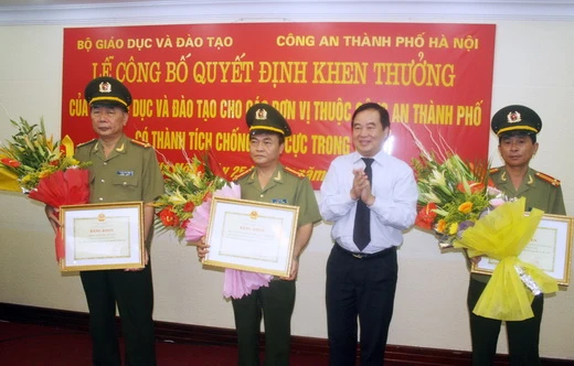 Bộ GD-ĐT khen thưởng 3 đơn vị thuộc Công an TP. Hà Nội