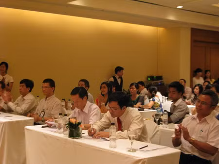 1- Đại diện Bộ GD&ĐT, Bộ TT&TT, Bộ VH-TT&DL, VTC... cùng nhiều phóng viên báo, đài đã đến dự Lễ khởi động cuộc thi “Ngôi sao tuổi Teen Việt Nam 2010”.